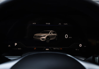Подержанный автомобиль Volkswagen Touareg 2020 года (13 фото)