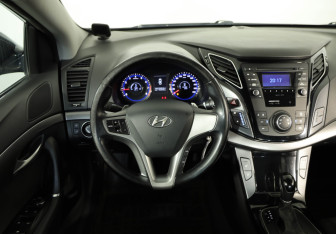 Подержанный автомобиль Hyundai i40 Sedan 2013 года (10 фото)