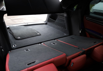 Подержанный автомобиль Porsche Cayenne 2019 года (33 фото)