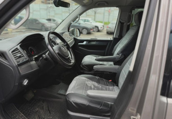 Подержанный автомобиль Volkswagen Caravelle 2019 года (9 фото)