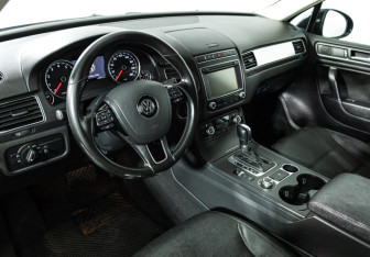 Подержанный автомобиль Volkswagen Touareg 2015 года (10 фото)
