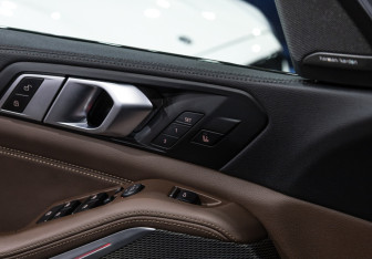 Подержанный автомобиль BMW X5 2020 года (31 фото)