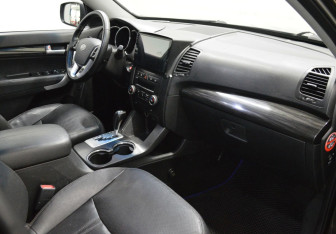Подержанный автомобиль Kia Sorento 2011 года (12 фото)