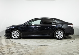 Подержанный автомобиль Toyota Camry Sedan 2018 года (8 фото)