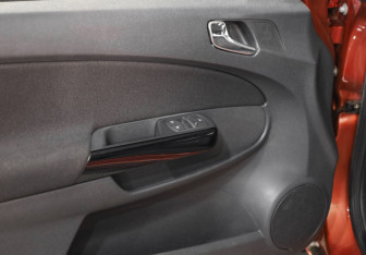 Подержанный автомобиль Opel Corsa 2013 года (17 фото)