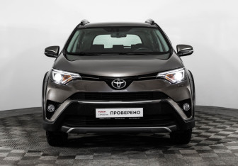 Подержанный автомобиль Toyota RAV4 2018 года (3 фото)