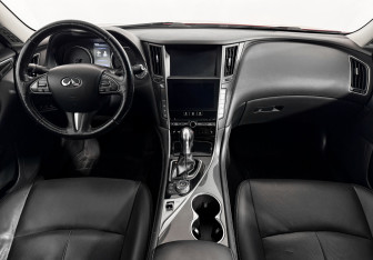 Подержанный автомобиль Infiniti Q50 2016 года (15 фото)