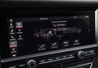 Подержанный автомобиль Porsche Macan 2019 года (18 фото)