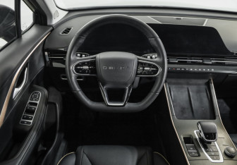 Подержанный автомобиль Omoda C5 2023 года (11 фото)