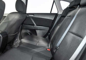 Подержанный автомобиль Mazda 3 Hatchback 2011 года (12 фото)