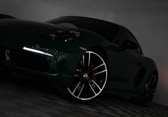 Подержанный автомобиль Porsche Cayman 2018 года (24 фото)