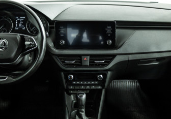 Подержанный автомобиль Skoda Rapid Liftback 2021 года (14 фото)