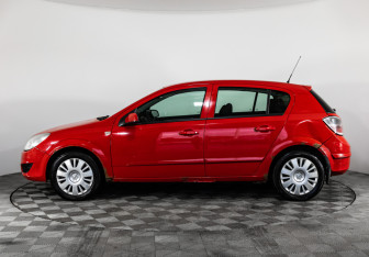 Подержанный автомобиль Opel Astra Hatchback 2008 года (8 фото)
