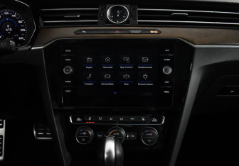 Подержанный автомобиль Volkswagen Passat Sedan 2019 года (16 фото)