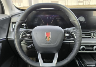 Подержанный автомобиль Hongqi HS5 2024 года (28 фото)