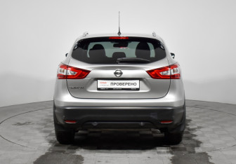 Подержанный автомобиль Nissan Qashqai 2014 года (6 фото)