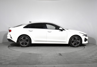 Подержанный автомобиль Kia K5 2022 года (4 фото)