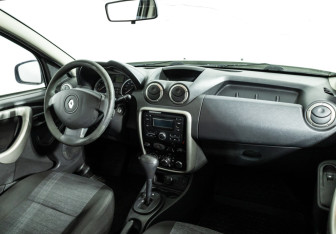 Подержанный автомобиль Renault Duster 2014 года (9 фото)
