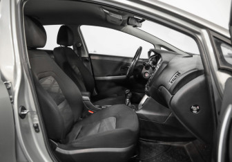 Подержанный автомобиль Kia Ceed Hatchback 2015 года (17 фото)