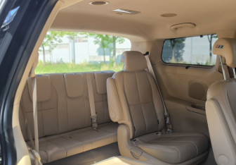 Подержанный автомобиль Kia Carnival 2018 года (11 фото)