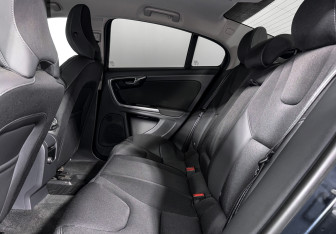 Подержанный автомобиль Volvo S60 2013 года (12 фото)