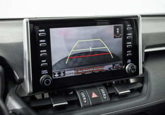 Подержанный автомобиль Toyota RAV4 2020 года (16 фото)
