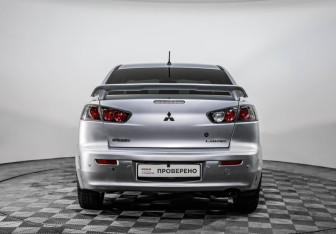 Подержанный автомобиль Mitsubishi Lancer Sedan 2012 года (6 фото)
