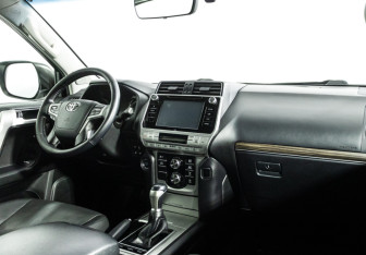 Подержанный автомобиль Toyota Land Cruiser Prado 2017 года (9 фото)