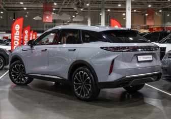 Подержанный автомобиль Exeed RX 2023 года (10 фото)