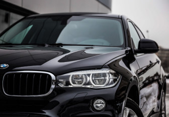 Подержанный автомобиль BMW X6 2016 года (2 фото)