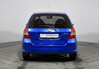 Подержанный автомобиль Honda Jazz 2008 года (6 фото)