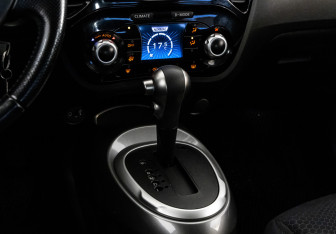 Подержанный автомобиль Nissan Juke 2013 года (12 фото)
