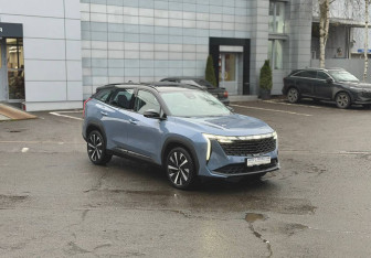 Подержанный автомобиль Geely Atlas 2024 года (3 фото)