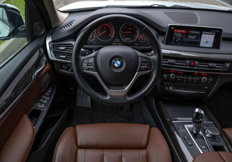 Подержанный автомобиль BMW X5 2018 года (10 фото)