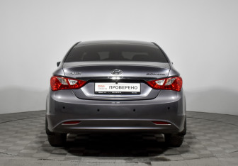Подержанный автомобиль Hyundai Sonata 2012 года (6 фото)