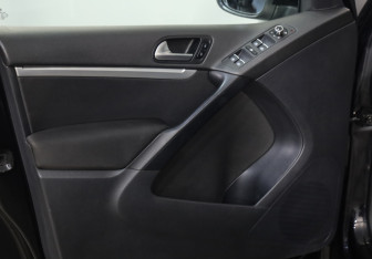 Подержанный автомобиль Volkswagen Tiguan 2012 года (18 фото)