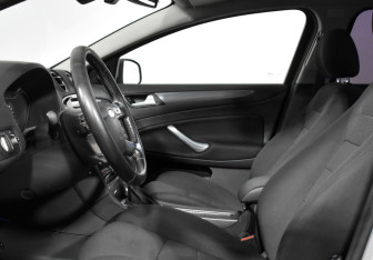 Подержанный автомобиль Ford Mondeo Sedan 2010 года (10 фото)