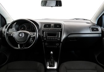Подержанный автомобиль Volkswagen Polo Sedan 2018 года (10 фото)