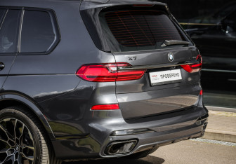 Подержанный автомобиль BMW X7 2019 года (12 фото)