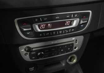 Подержанный автомобиль Renault Megane Hatchback 2013 года (14 фото)