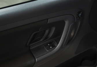 Подержанный автомобиль Skoda Fabia Hatchback 2011 года (16 фото)