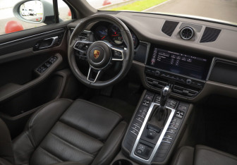 Подержанный автомобиль Porsche Macan 2019 года (12 фото)
