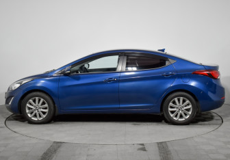 Подержанный автомобиль Hyundai Elantra Sedan 2014 года (8 фото)