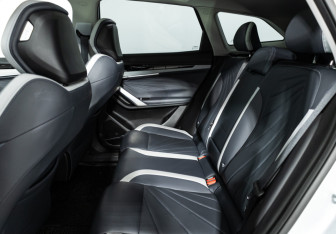 Подержанный автомобиль Geely Atlas 2024 года (10 фото)