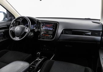 Подержанный автомобиль Mitsubishi Outlander 2019 года (9 фото)