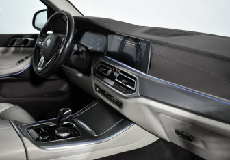 Подержанный автомобиль BMW X5 2019 года (14 фото)