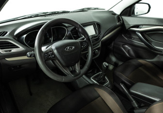 Подержанный автомобиль LADA (ВАЗ) Vesta Sedan 2016 года (11 фото)