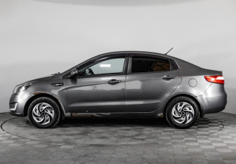 Подержанный автомобиль Kia Rio Sedan 2011 года (8 фото)
