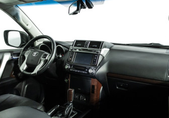 Подержанный автомобиль Toyota Land Cruiser Prado 2014 года (9 фото)