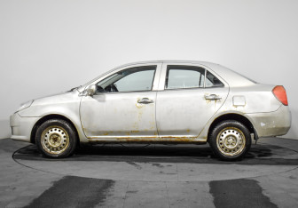 Подержанный автомобиль Geely MK 2008 года (8 фото)